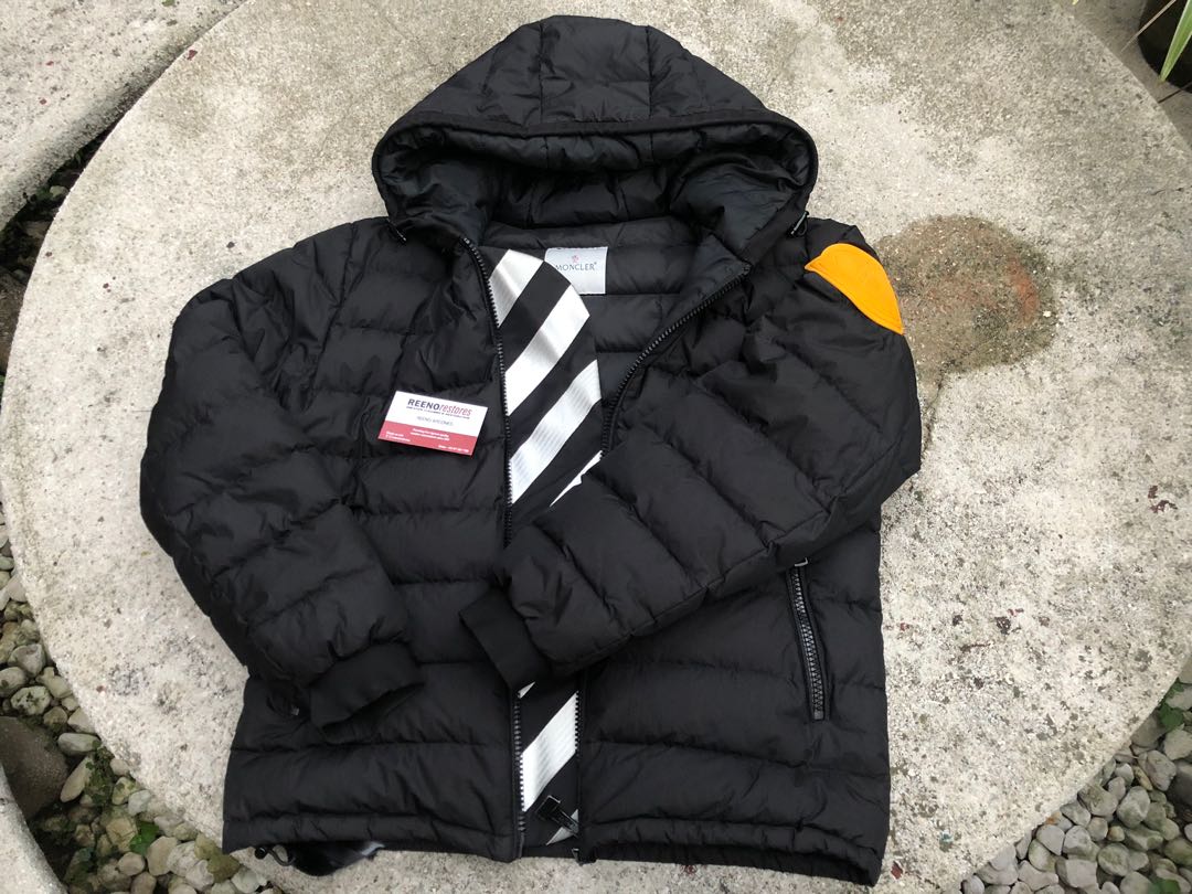 17AW MONCLER x OFFWHITE DINARD GIUBBOTTO Size 3(L), Men's Fashion, Coats,  Jackets and Outerwear on Carousell