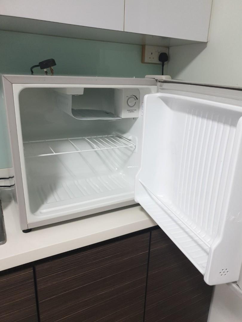 Bar fridge, TV & Home Appliances, Kitchen Appliances, Refrigerators