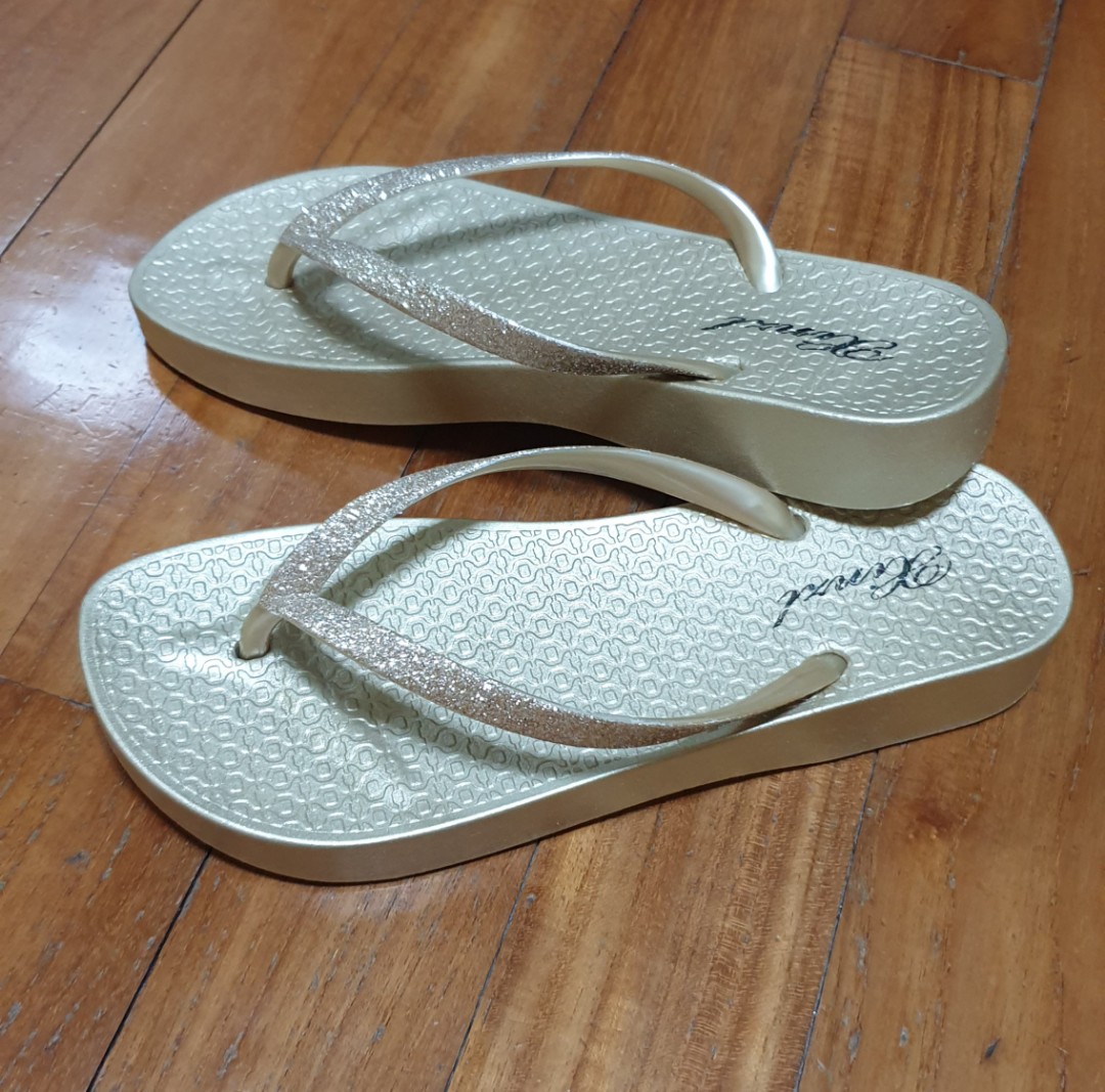 Champagne gold sandal, Women