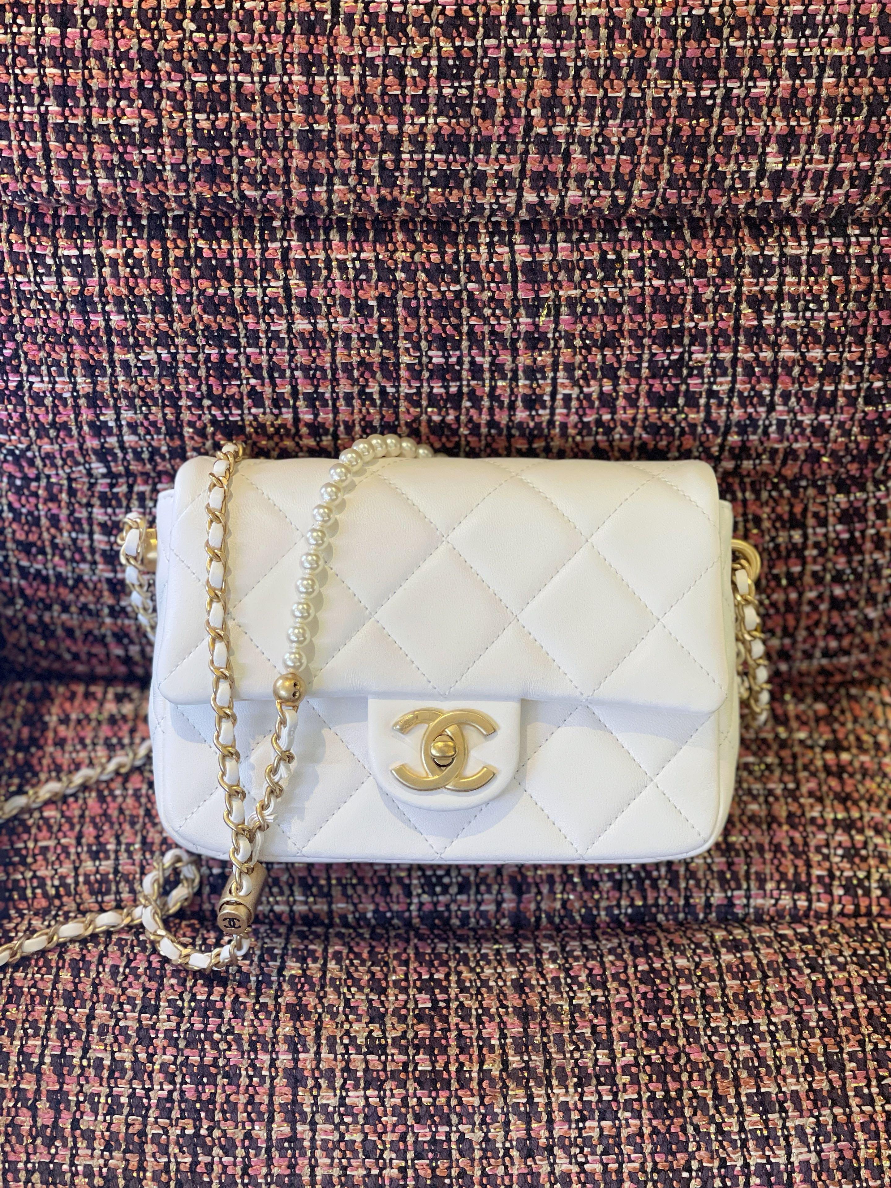 Chanel mini flap bag white 17cm with Pearl chain, 名牌, 手袋及銀包- Carousell