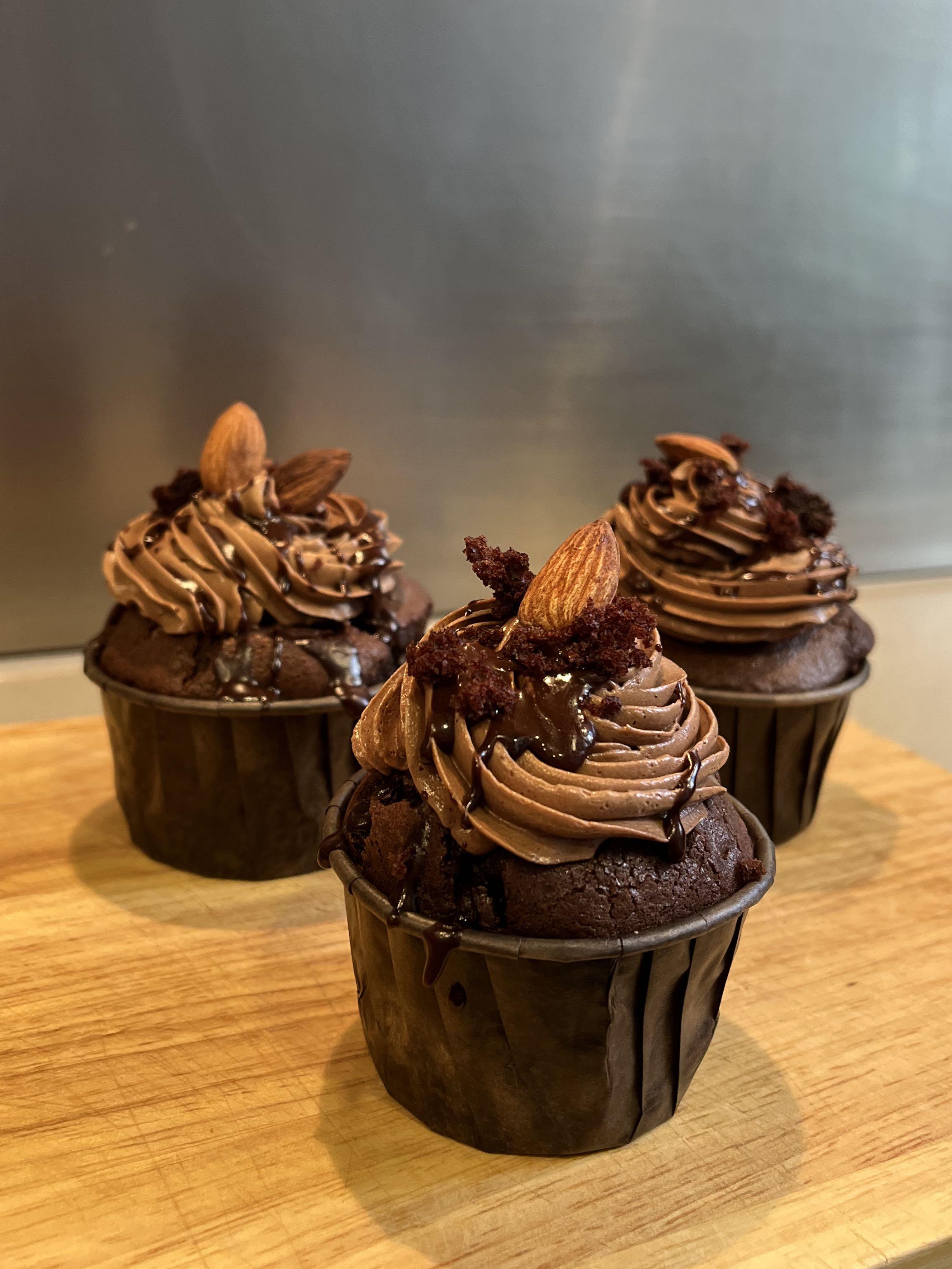 流心朱古力cupcake , 嘢食 嘢飲, 手工食物- Carousell