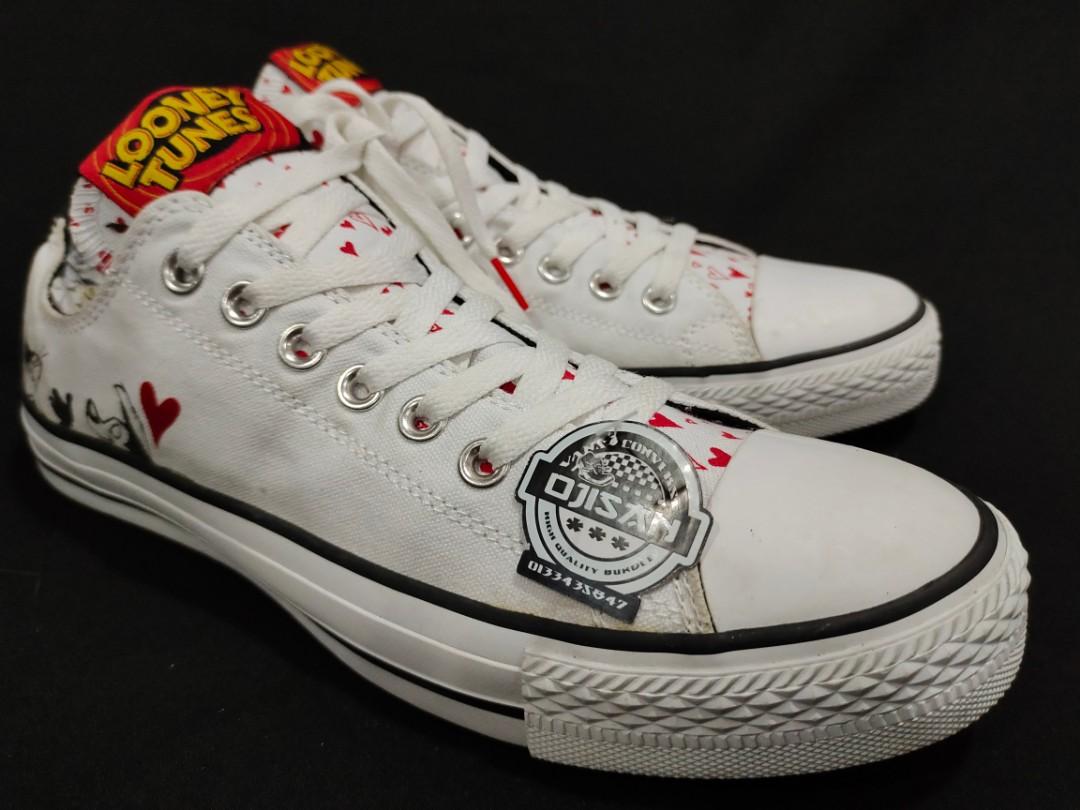 Converse x looney tunes best sale