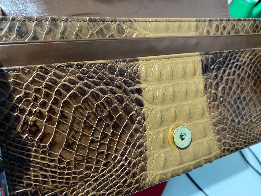 Crocs Wallet - Extra Wide Bifold, Women's Fashion, Bags & Wallets, Wallets  & Card holders on Carousell