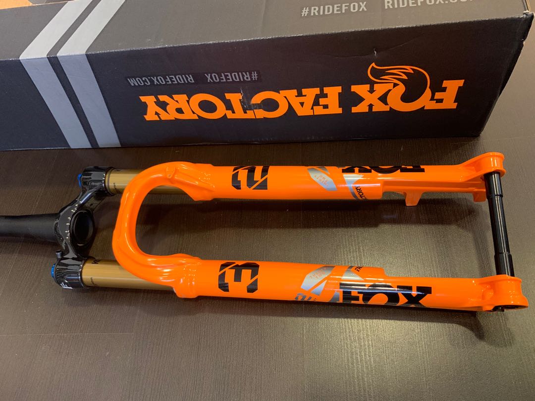 FOX suspension 2022 model ( with remote ), Sports Equipment, Bicycles
