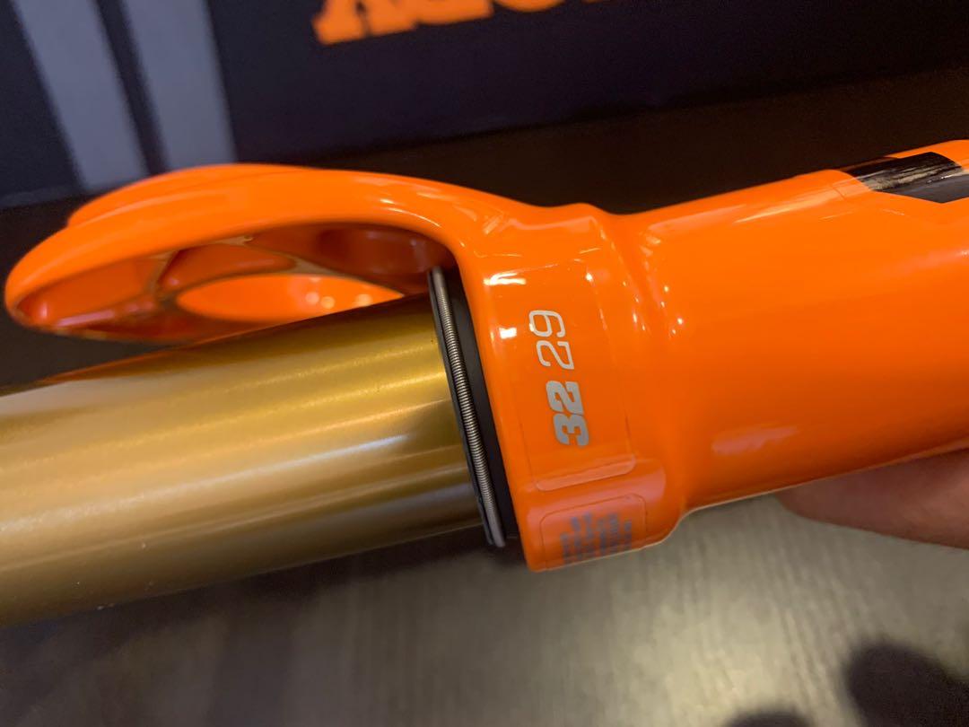 FOX suspension 2022 model ( with remote ) SC , Sports Equipment