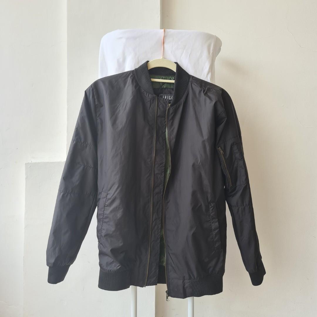 Jaket bomber erigo S, Fesyen Pria, Pakaian , Atasan di Carousell