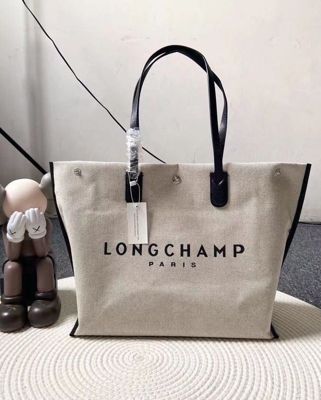 Longchamp essential sales tote