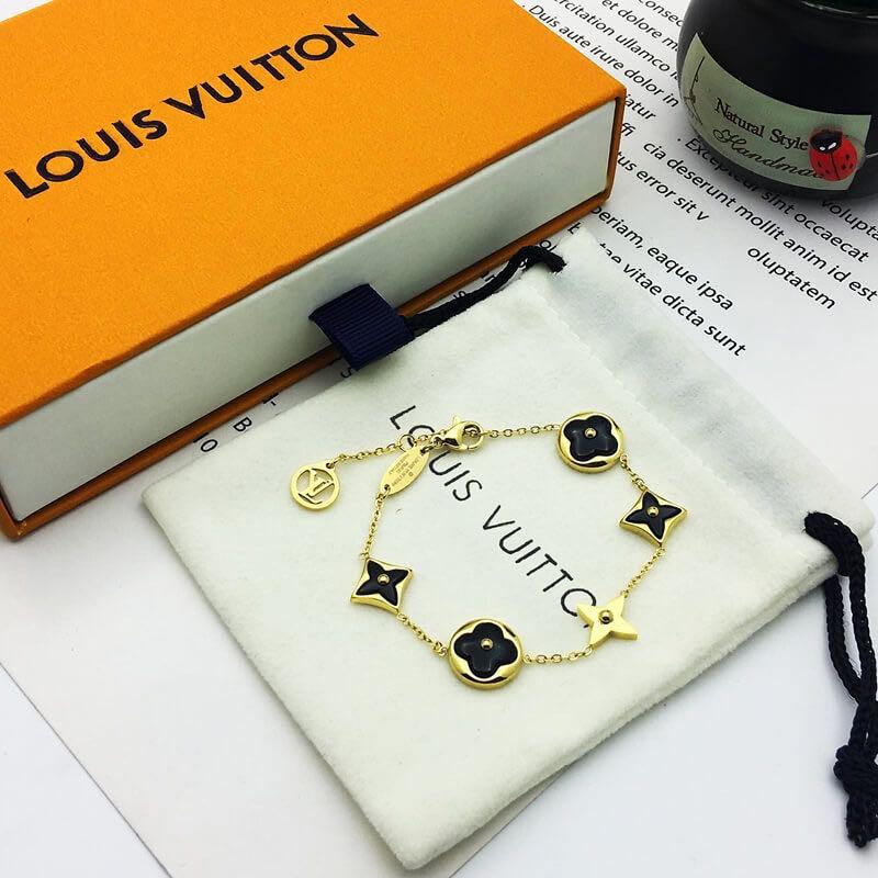 Louis Vuitton blossom mother of pearl necklace preorder, Women's Fashion,  Jewelry & Organizers, Necklaces on Carousell