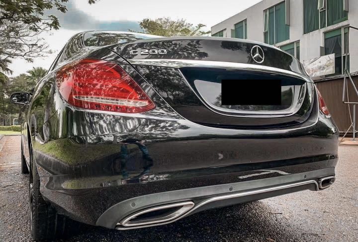 W205 top rear bumper