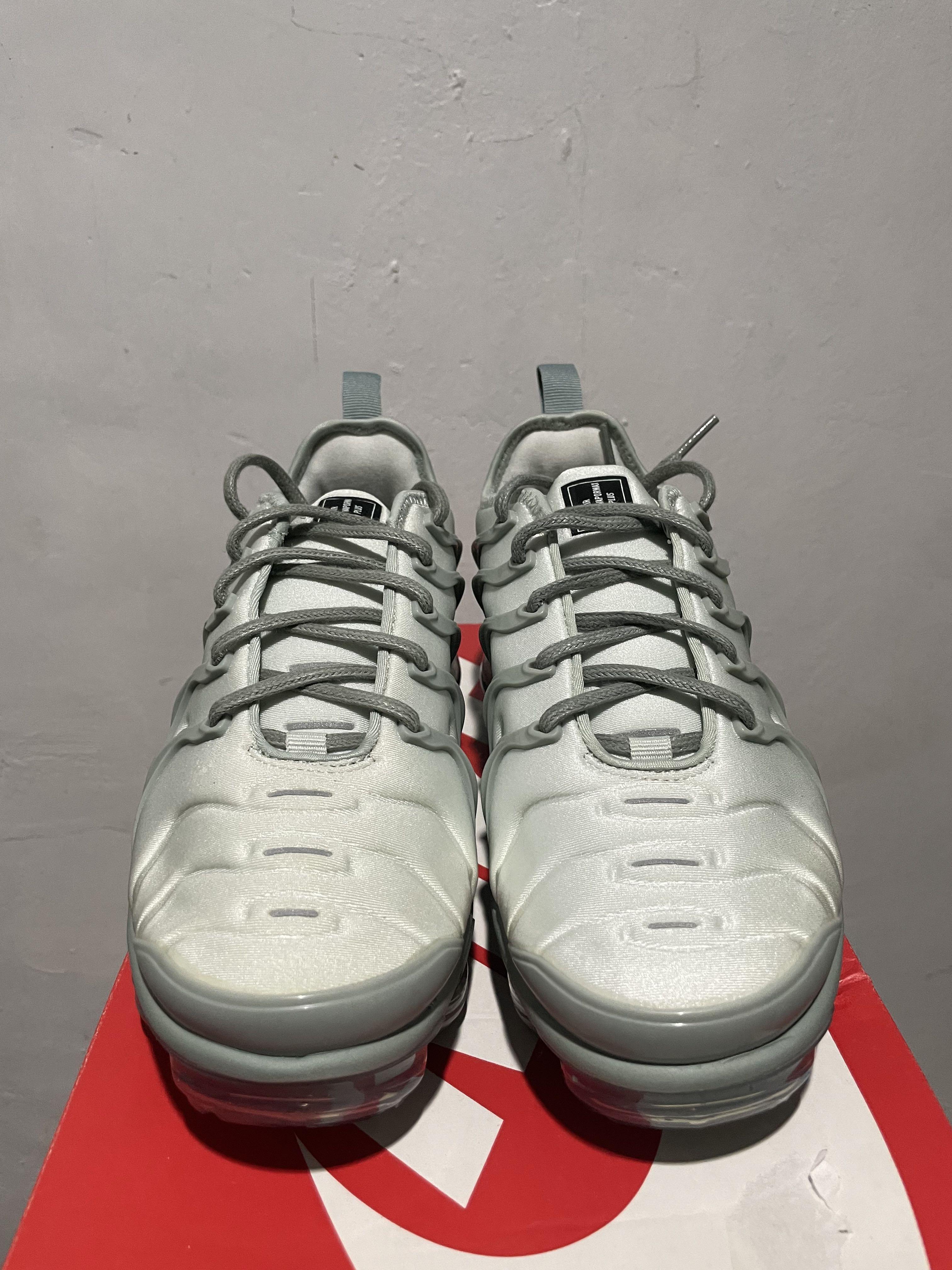 Infrared vapormax plus 2025