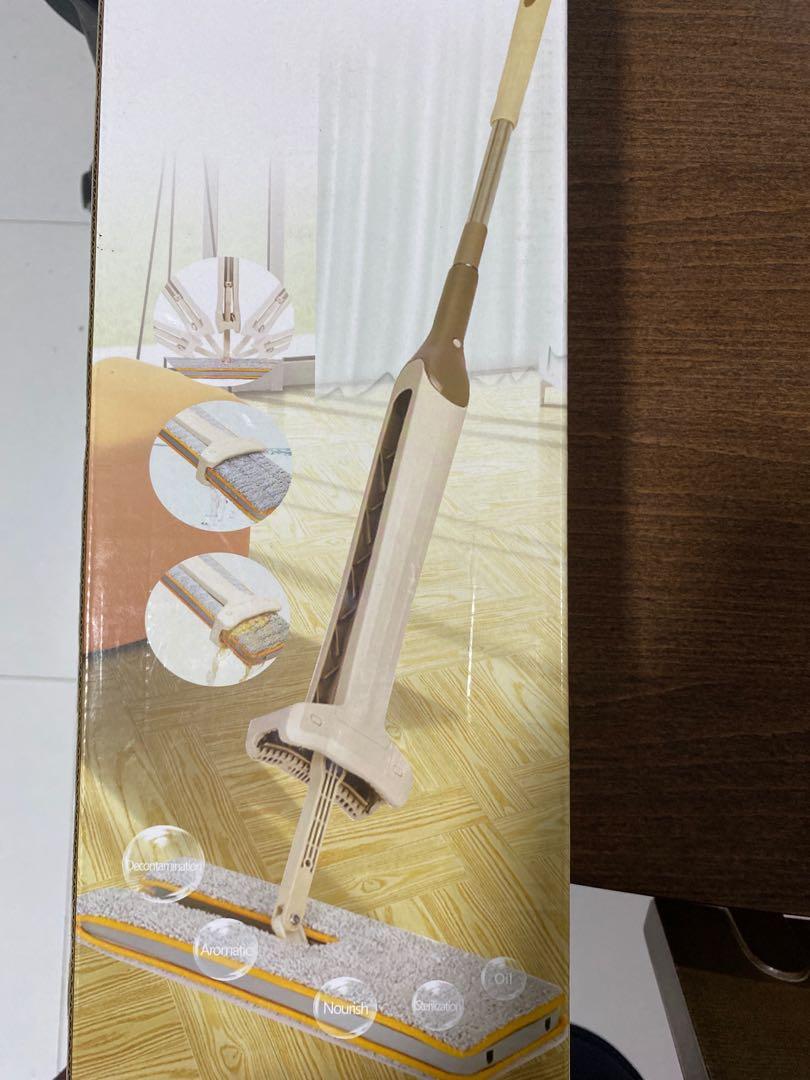 Self cleaning mop (Category: Cleaning Tools & Supplies) located in Singapore. Submitted by aizuu (Listing ID 1129094425, Image 3). Description: Bought extra Never used $20 Self collection at 761429.
