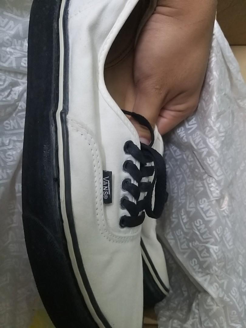 Black and white outlet sole vans