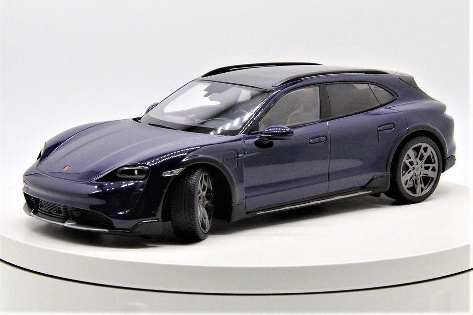 1 18 Minichamps Dealer Edition Porsche Taycan Turbo S Cross