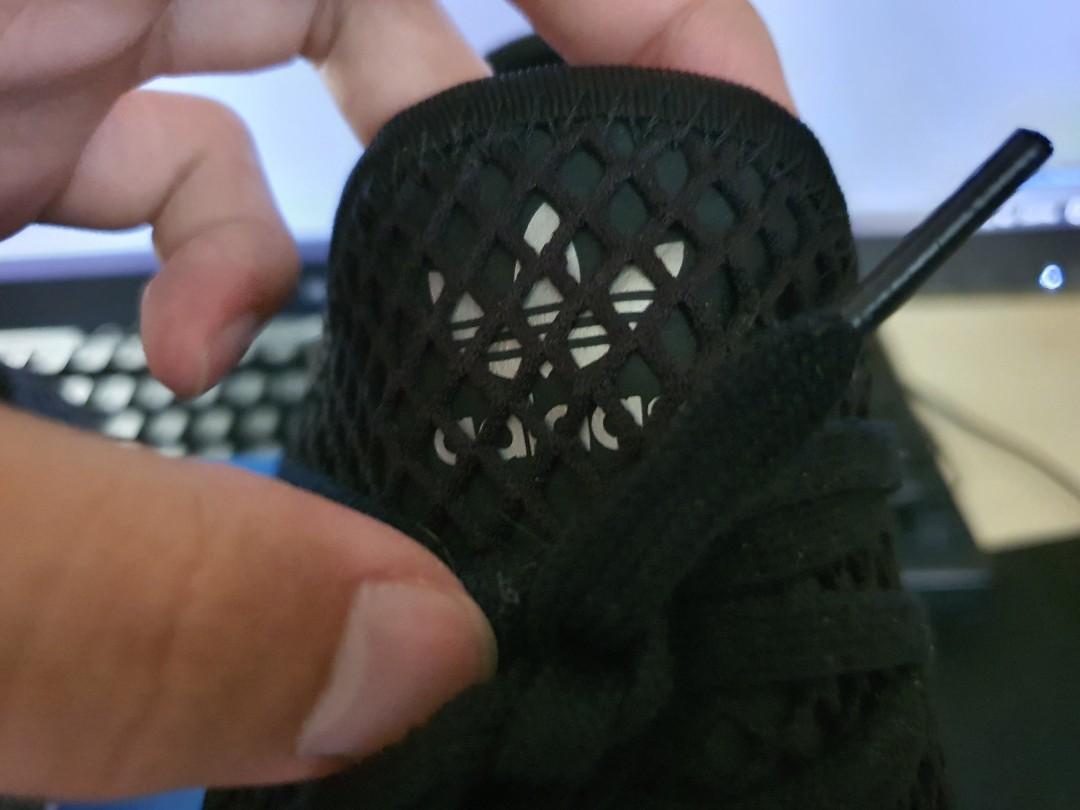 black deerupt trainers