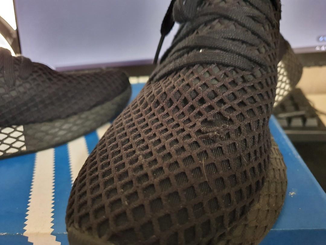 black deerupt trainers
