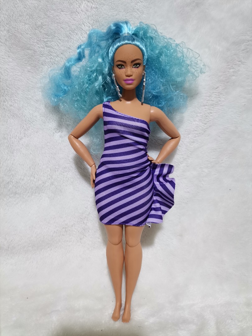 BARBIE EXTRA 2021 Curvy Nude Articulated Doll Brunette Hair Green