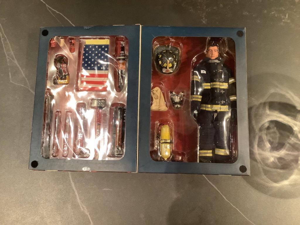 Hot Toys Vintage Fire Fighters Version 2.0 Lieutenant, Toys 