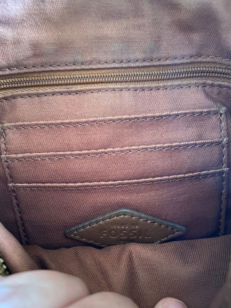 Fossil Piper Toaster Crossbody Bag (Category: Cross-body Bags) located in Concepcion. Submitted by shopdecluttereditems (Listing ID 1132572958, Image 2). Description: For Sale! Fossil Piper Toaster Crossbody Bag 💯 Authentic Genuine soft leather With fadings on the gold hardware (esp. zipper), minimal rubbings on edges/corners of the bag, minimal pen marks In very good condition, pretty in actual Bag only, no other inclusions, no fossil key chain