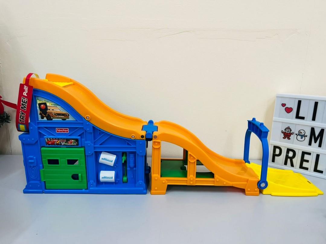 FP Fisher Price Wheelies Disney Pixar Car2 Speed Sound Race Track