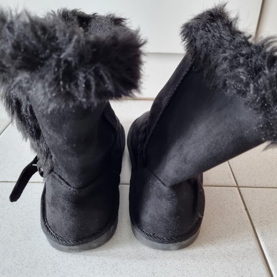 Girls duck hotsell boots size 4