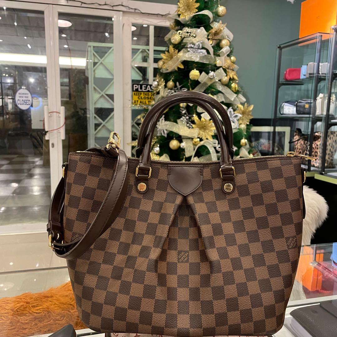 L V Damier Azur Totally MM, Luxury, Bags & Wallets on Carousell