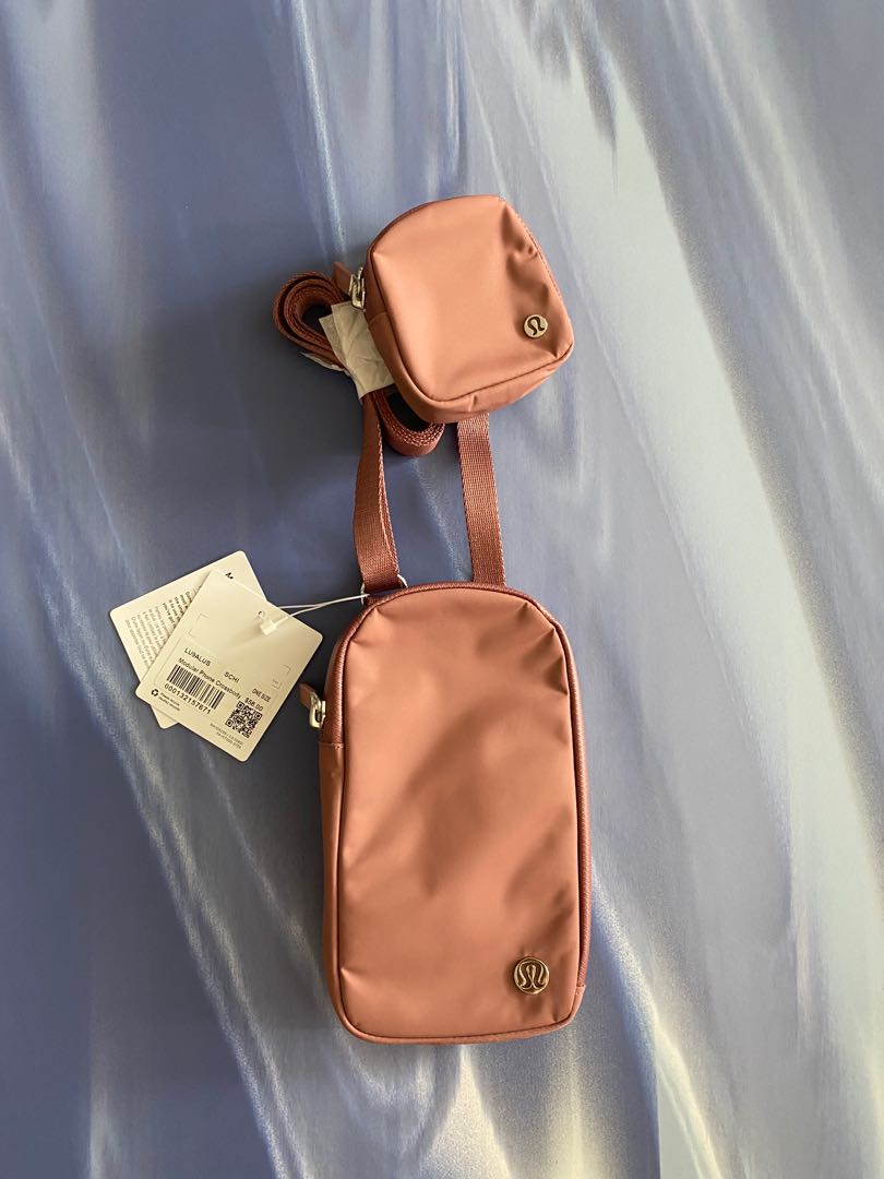 1620円 【限定販売】 ルルレモン Modular Phone Crossbody Bag