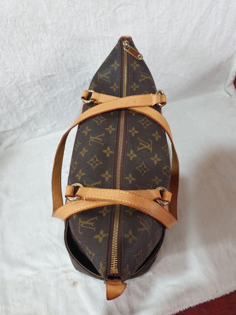 LV (Category: Luxury Bags & Wallets) located in Quezon City. Submitted by eyah30 (Listing ID 1132661321, Image 3). Description: may bago na ulet LV kaya benta na lng.. okie na okie pa po xa makikita nmn sa pictures...