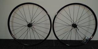 Mavic Aksium 700C Wheelset