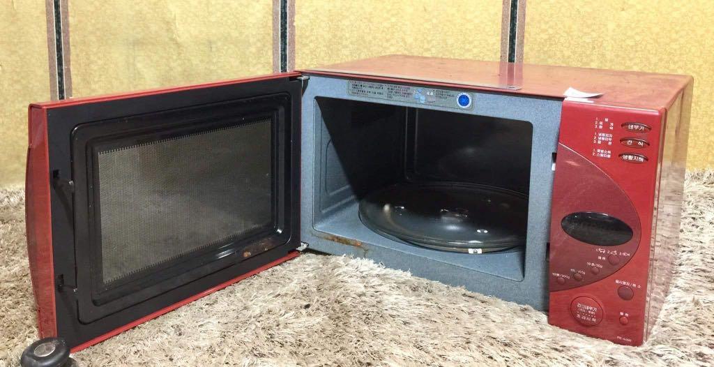 Microwave For Sale (Category: Bakeware) located in Manila. Submitted by akotisay (Listing ID 1132724160, Image 2). Description: ❌NO BOGUS BUYER ❌NO CANCELLATION OF ORDERS ❌NO TO LONG RESERVATION ❌NO TO JOY MINERS Shopee Checkout pwede. Lalamove pwede ✔️LOCATION: Central Signal Village Taguig City.