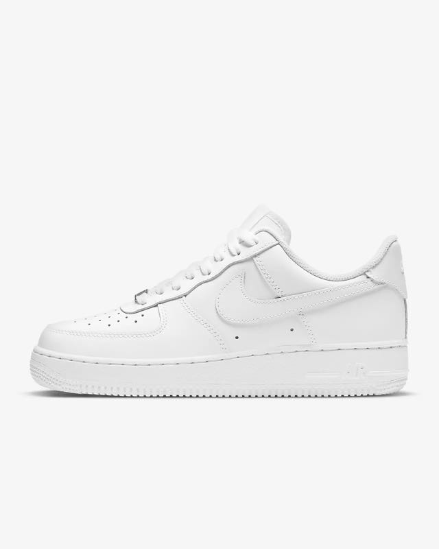 Nike air force hotsell 1 07 triple white