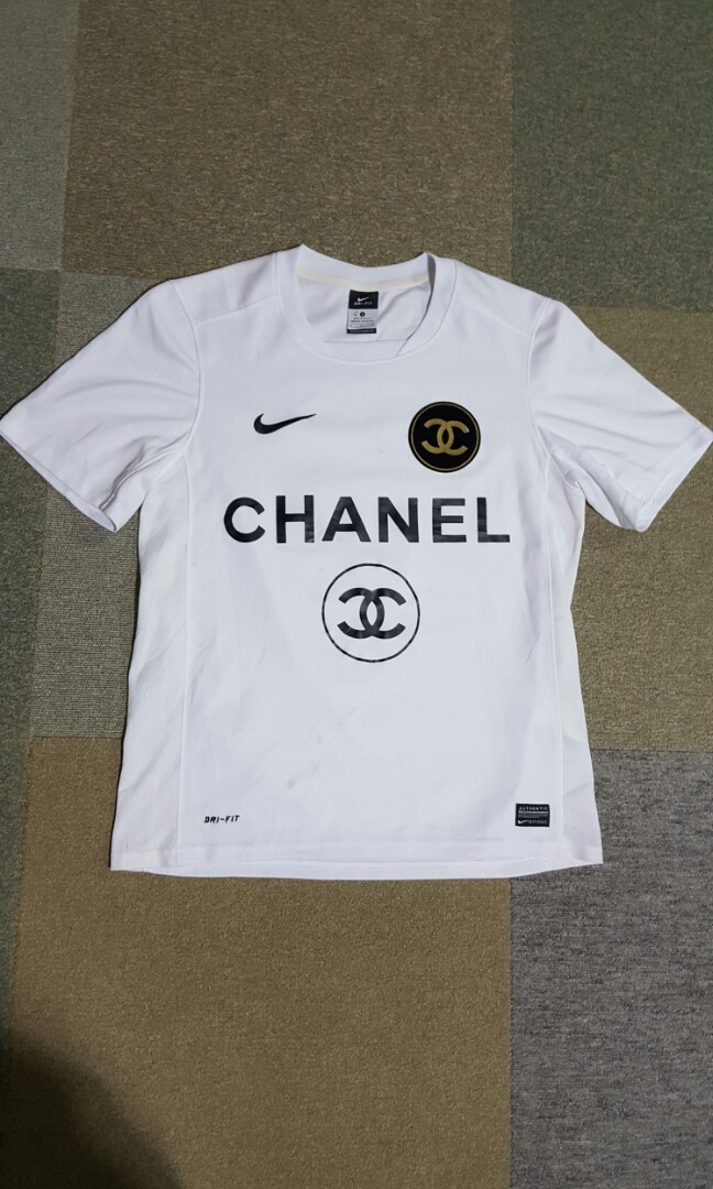 Kudde Elasticiteit Lima Nike x Chanel Jersey Tshirt, Luxury, Apparel on Carousell