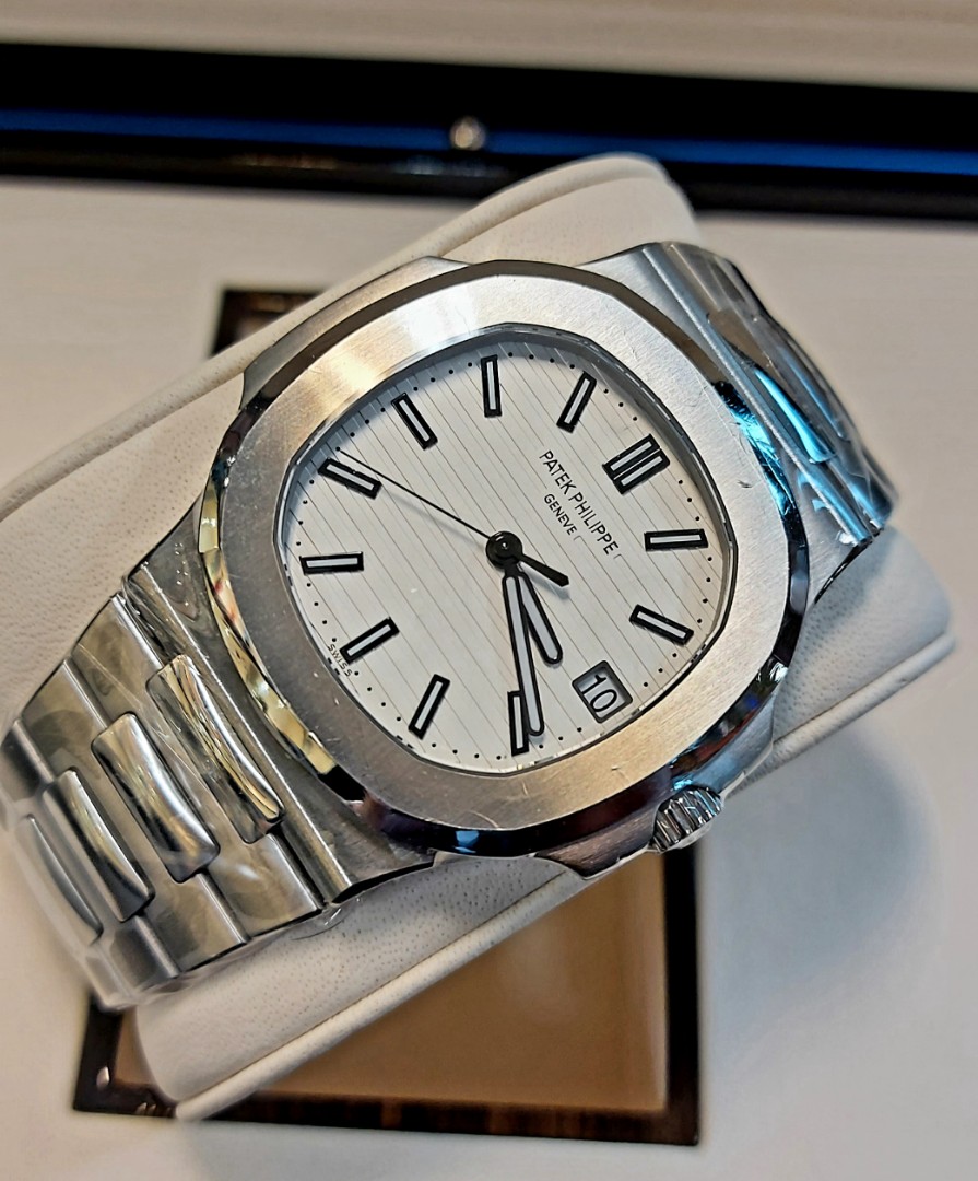 Patek Philippe Nautilus 5711 White Dial Full Set, Men's Fashion ...