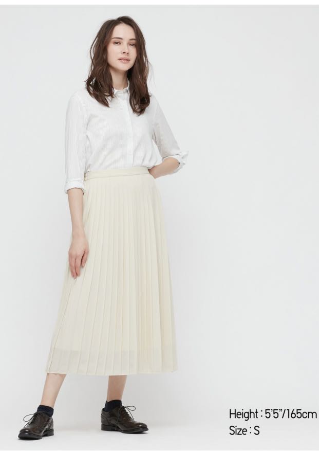 Uniqlo pleated skirt Women s Fashion Bottoms Skirts on Carousell