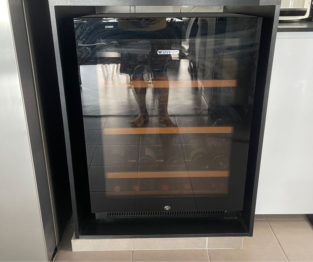 Vintec Wine Chiller (40 bottles) Dual Zone, TV & Home Appliances