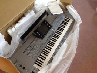 Yamaha Tyros 5 76key arranger workstation keyboard