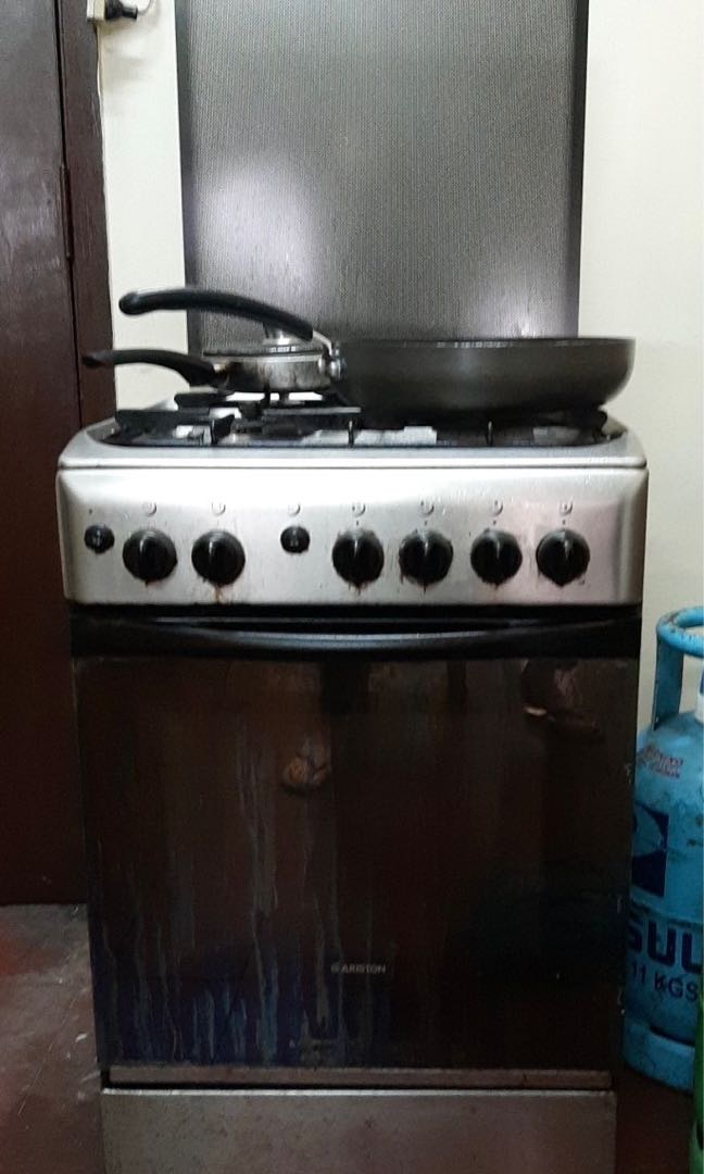 2nd hand Ariston gas range with oven, TV & Home Appliances, Kitchen