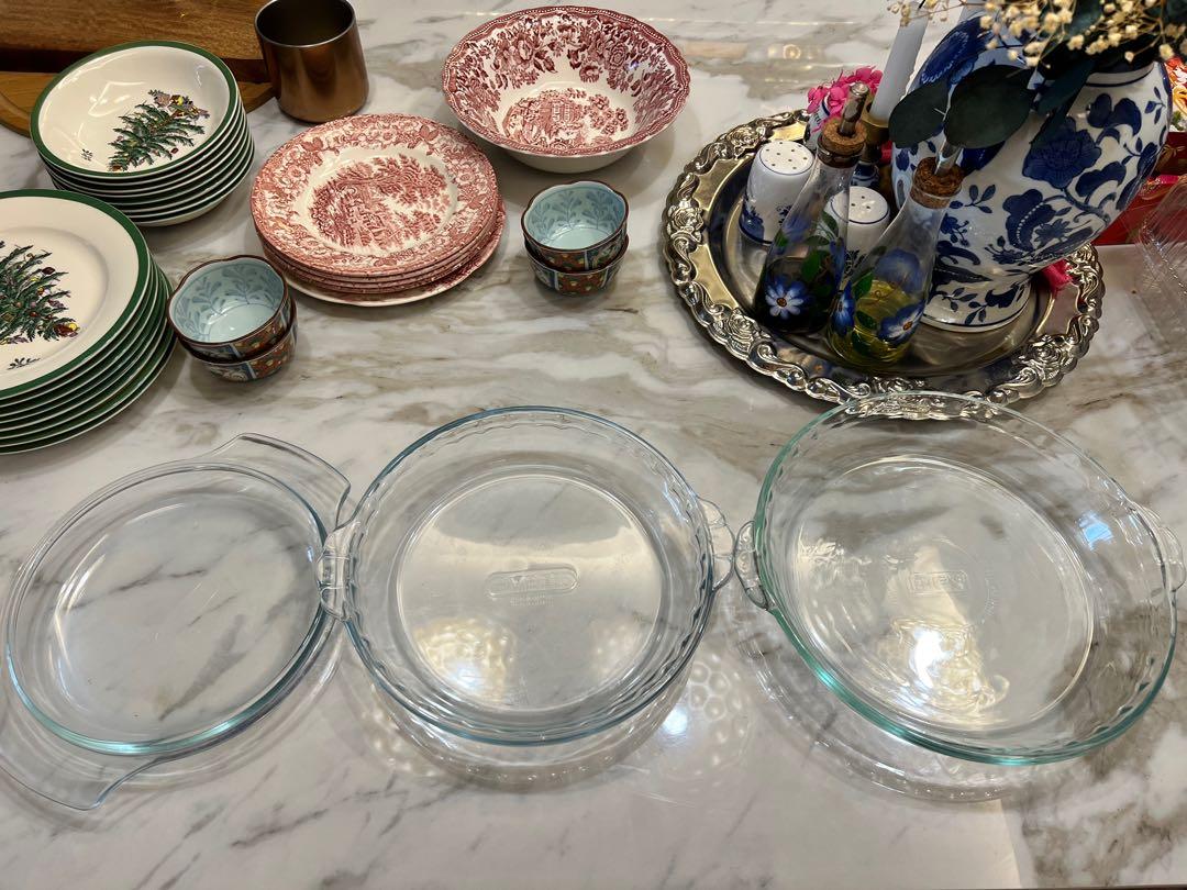3 Piece Pyrex Set (Category: Bakeware) located in Quezon City. Submitted by preloved_goddess29 (Listing ID 1132739720, Image 1). Description: Authentic 3 piece Pyrex set Pie Baking Dishes Barely used. Large 10.5 inches P800 Medium 9.5 inches P600 Small 8.5 inches P400 TAKE ALL P1500 Fixed Price low already. .