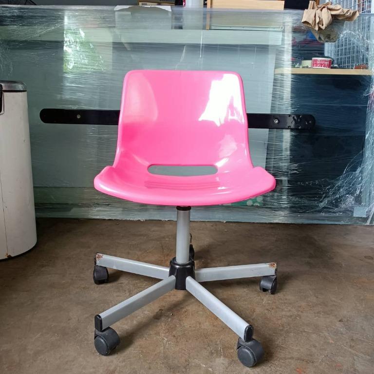 Ikea pink on sale plastic desk chair