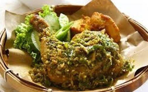 Ayam Geprek Sambal Hijau By Rasasuka Home Taste Food Drinks Local Eats On Carousell