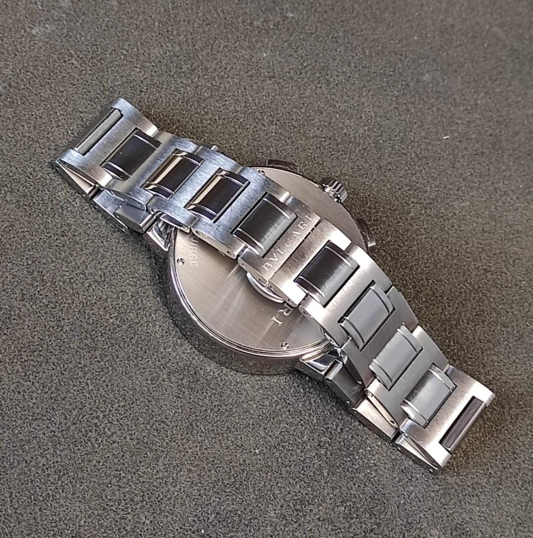 寶格麗bvlgari Bvlgari Chronograph Ss 42mm 42ssch 精鋼自動上鏈計三盤時手錶 原裝經典銀 白色格紋面盤日期窗顯示亮銀時標與指針不鏽鋼錶殼錶身直徑42mm 錶圈刻有bvlgari Bvlgari品牌名稱按動式折疊不鏽鋼錶帶藍寶石水晶玻璃鏡面自動上鍊機械機芯錶帶實淨夠長