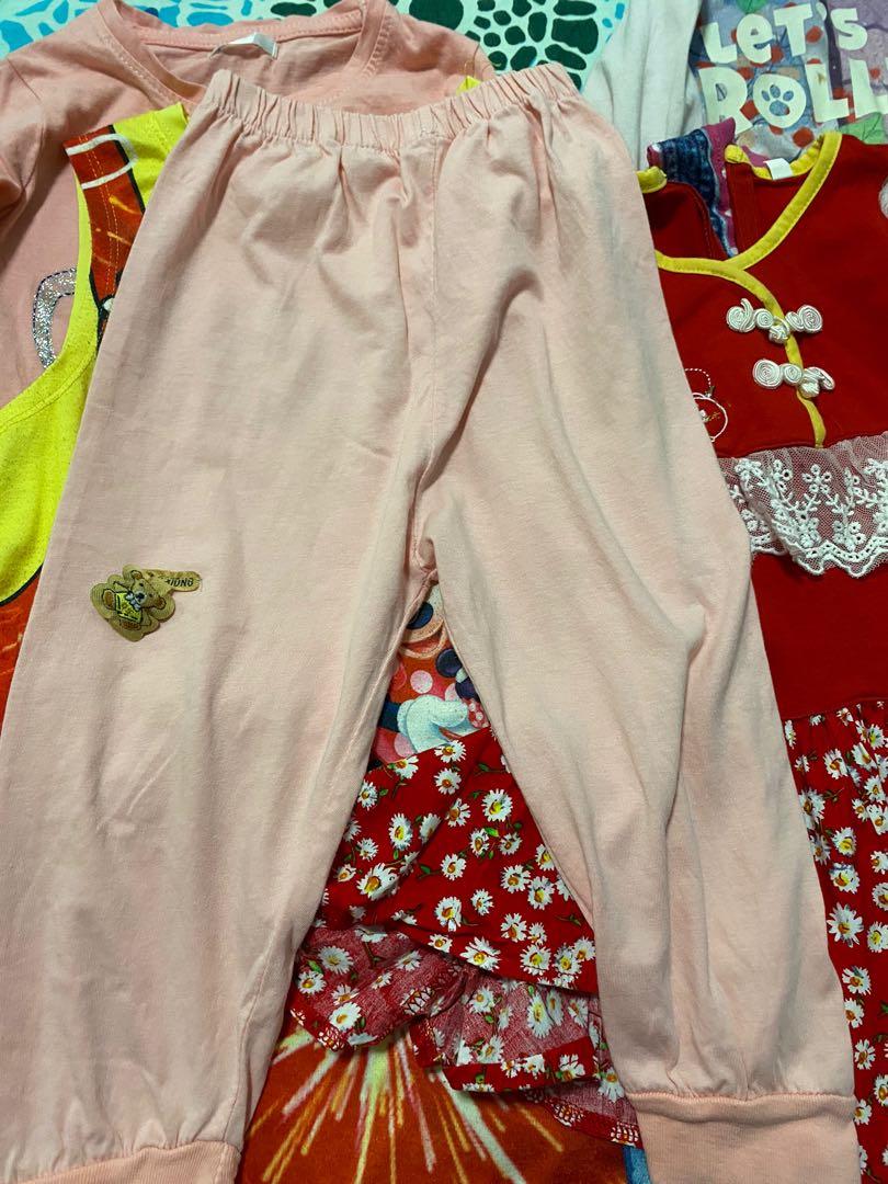 Clothes bundle (Category: Babies & Kids Fashion) located in Singapore. Submitted by livebird_a5cdd5 (Listing ID 1132755884, Image 6). Description: Some are well used and some used only once … size is for 3-4 yr old mostly . 2 tops ( micky and skye ) One paw patrol glow in dark pyjamas Cheongsam t shirt and shorts Leggings 3 yr old size. Self collect pls . Tks . .