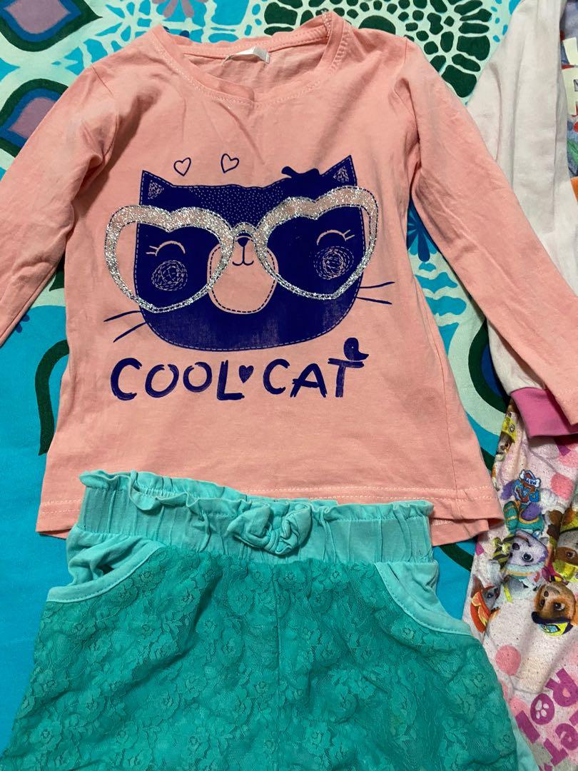 Clothes bundle (Category: Babies & Kids Fashion) located in Singapore. Submitted by livebird_a5cdd5 (Listing ID 1132755884, Image 5). Description: Some are well used and some used only once … size is for 3-4 yr old mostly . 2 tops ( micky and skye ) One paw patrol glow in dark pyjamas Cheongsam t shirt and shorts Leggings 3 yr old size. Self collect pls . Tks . .