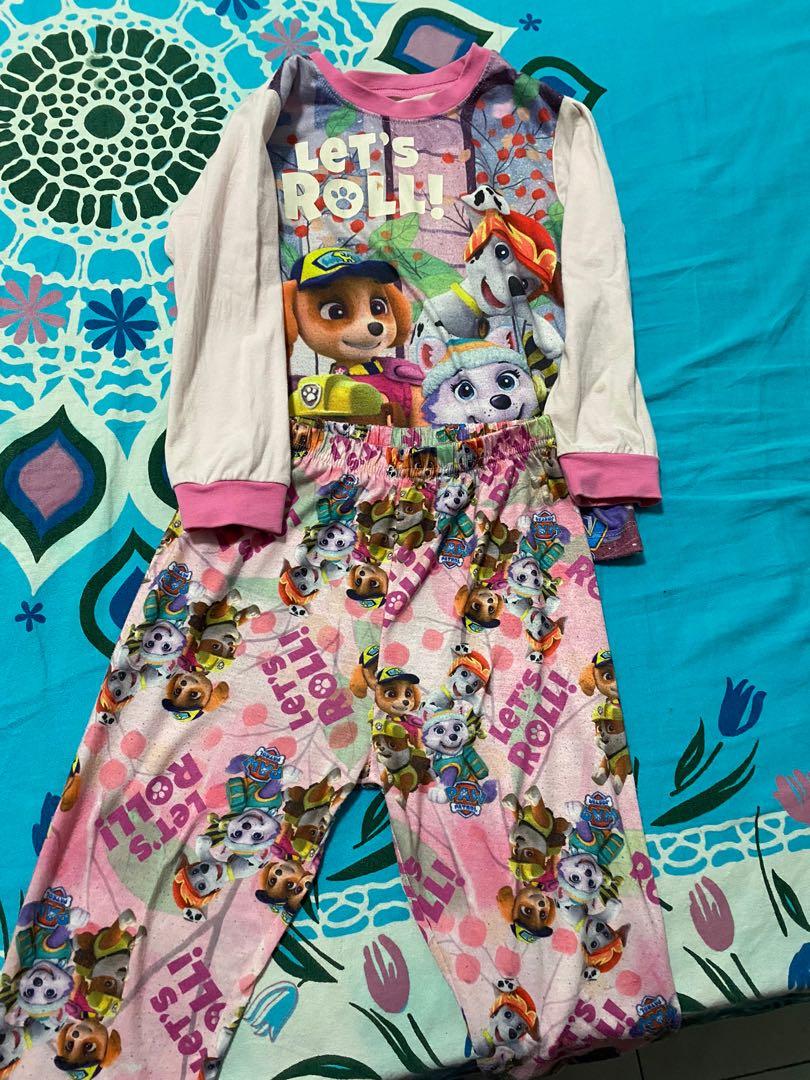 Clothes bundle (Category: Babies & Kids Fashion) located in Singapore. Submitted by livebird_a5cdd5 (Listing ID 1132755884, Image 3). Description: Some are well used and some used only once … size is for 3-4 yr old mostly . 2 tops ( micky and skye ) One paw patrol glow in dark pyjamas Cheongsam t shirt and shorts Leggings 3 yr old size. Self collect pls . Tks . .