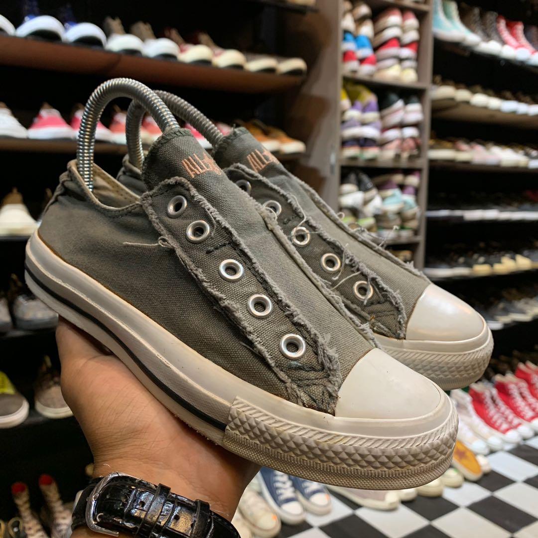 Converse laceless top womens