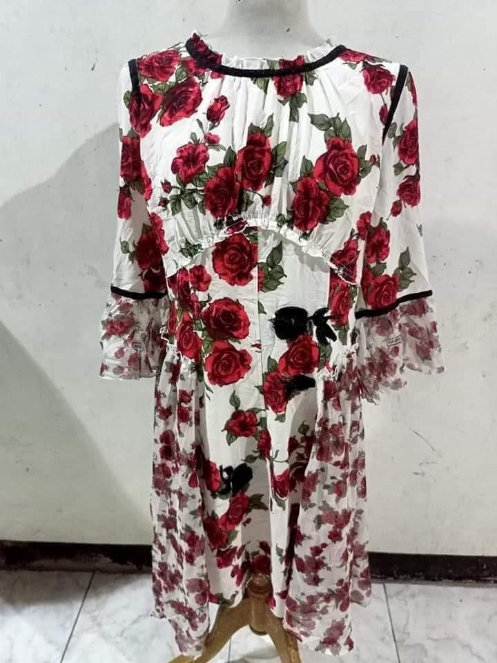 Floral dress from Greece (Category: Dresses) located in Agoncillo. Submitted by gavinsandrix (Listing ID 1132815238, Image 1). Description: maxi dress can fit up to large.