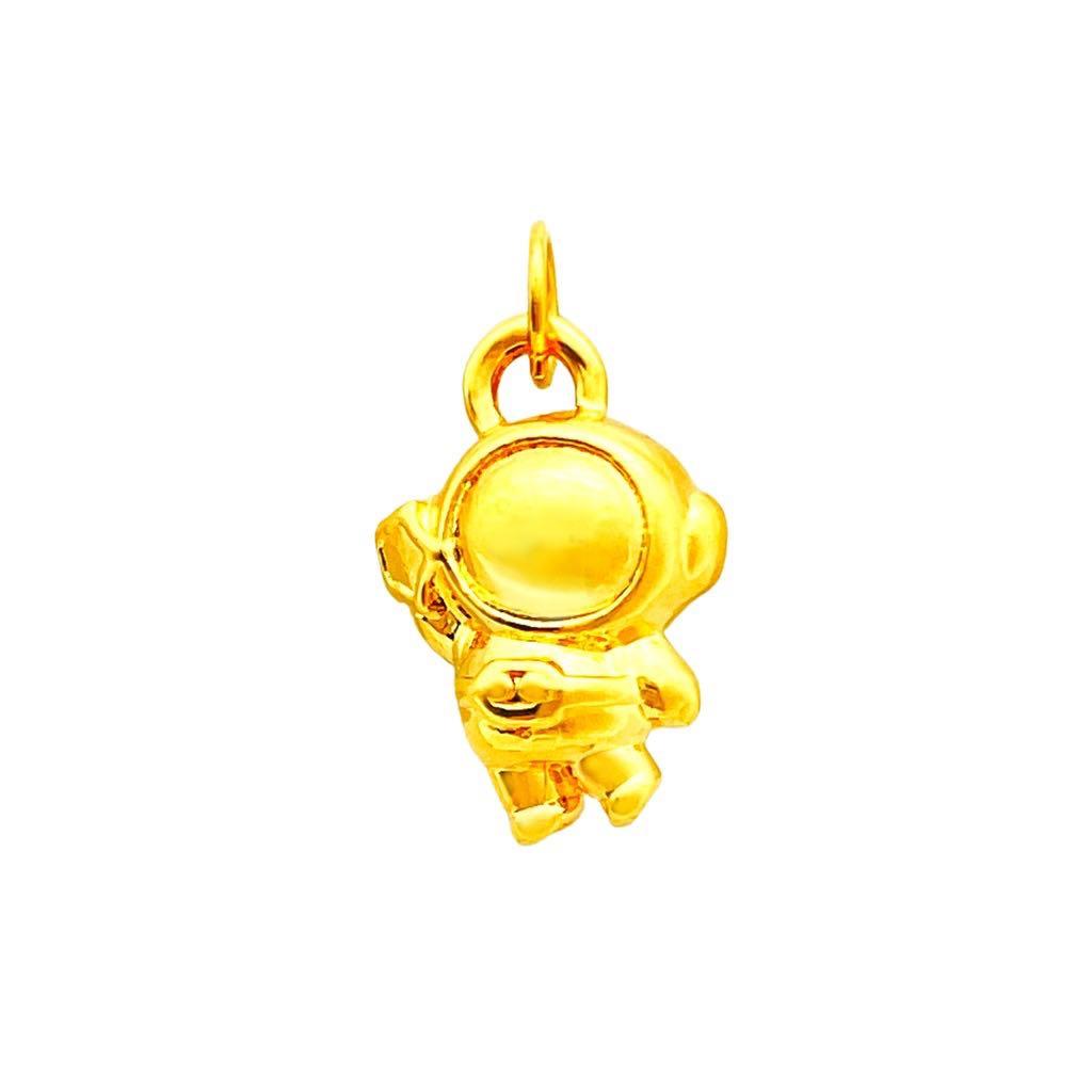 Gold deals astronaut pendant