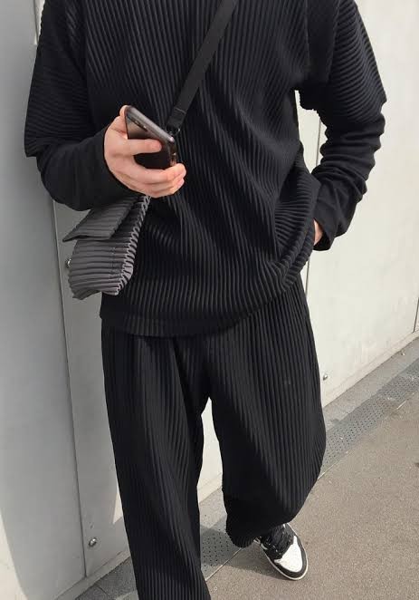 ISSEY MIYAKE PLEATED PANTS, Men's Fashion, Bottoms, Trousers on Carousell