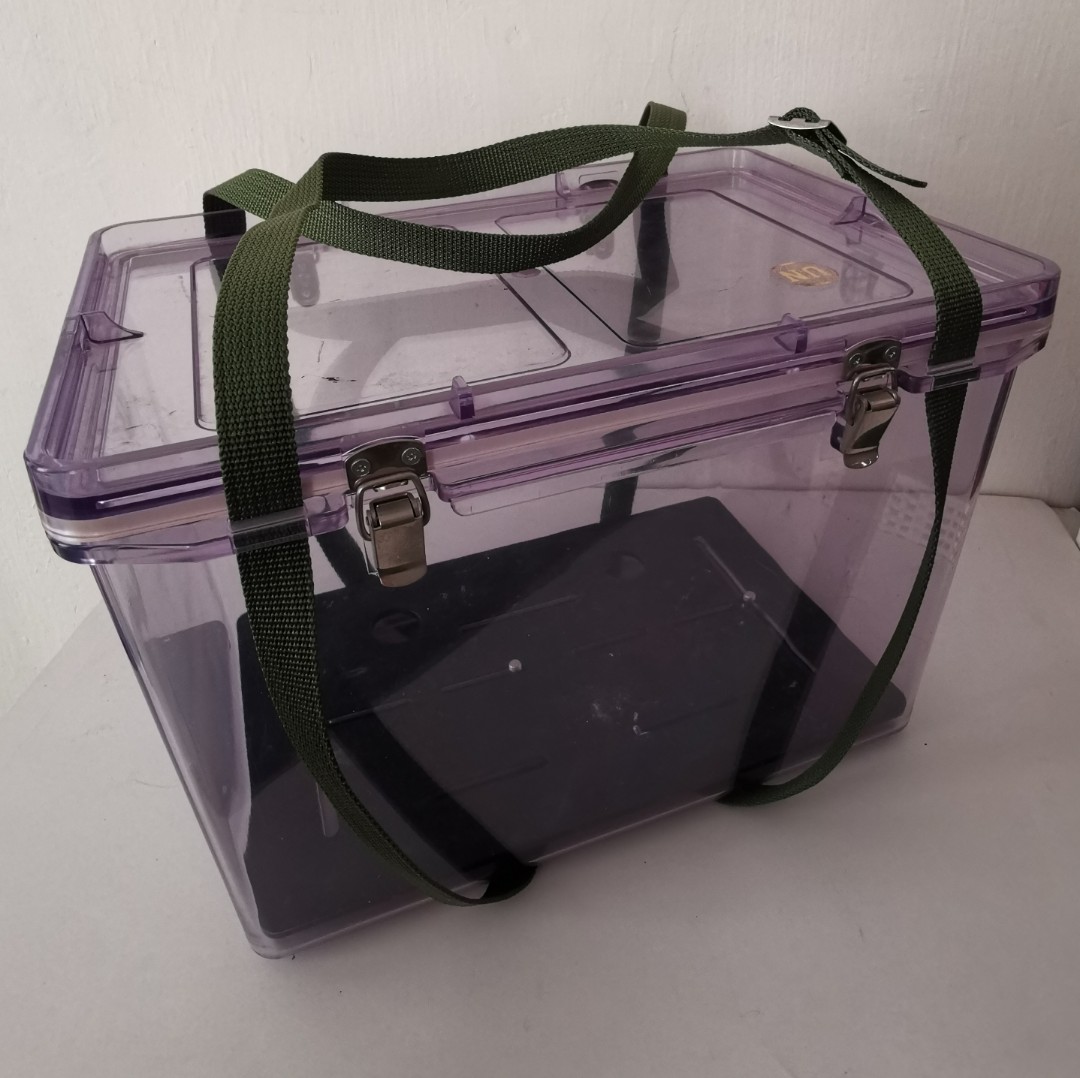 Japanese UN brand Dry Box for Cameras, 攝影器材, 攝影配件, 防潮箱及儲物櫃 Carousell