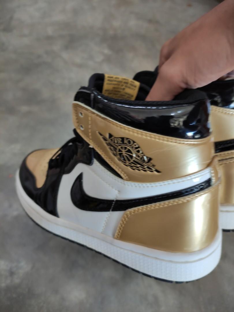 Nike air jordan 1 high gold black, Fesyen Pria, Sepatu , Sneakers di  Carousell