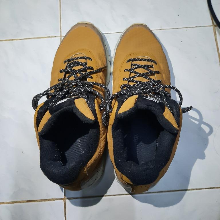 Nike Air Max Invigor Mid Wheat Black Light Bone Sports Equipment